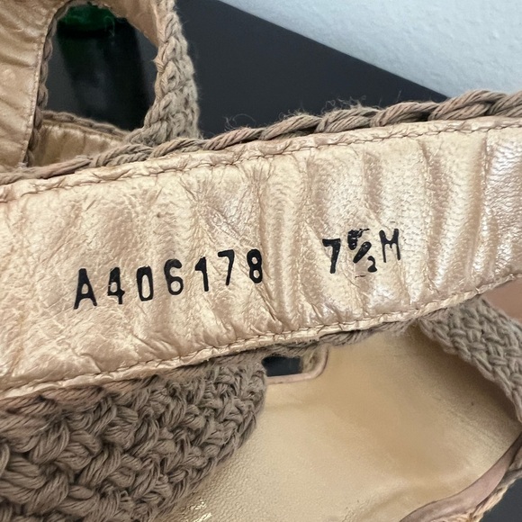 Stuart Weitzman Alex Swamp Crochet Wedge Sandal Sz 7 1/2 - Picture 6 of 9